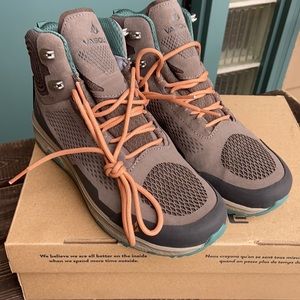 Women’s Vasque Breeze Lt NTX Hiking Boots 8.5 NEW